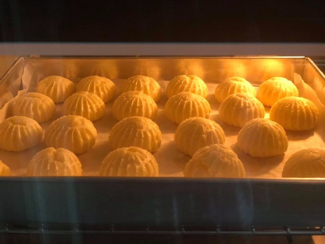 Công đoạn nướng bánh