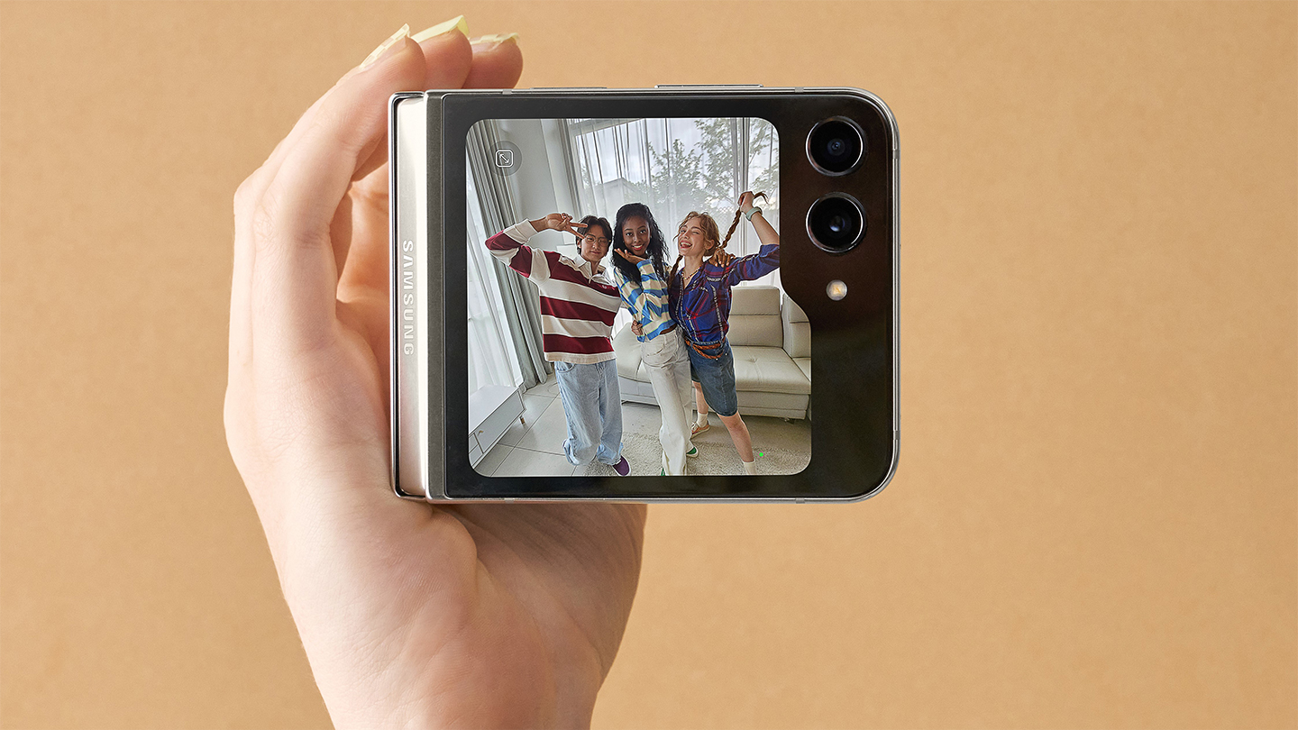 Camera cải tiến, canh góc chụp cực sướng với Flex Window