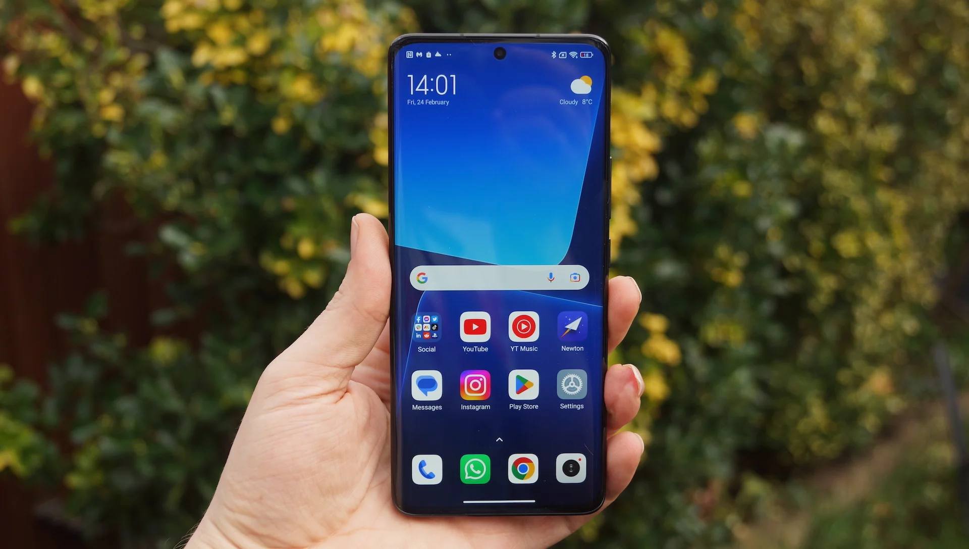 Xiaomi đã trang bị cho màn hình AMOLED của 13 Pro tính năng cong vát cạnh