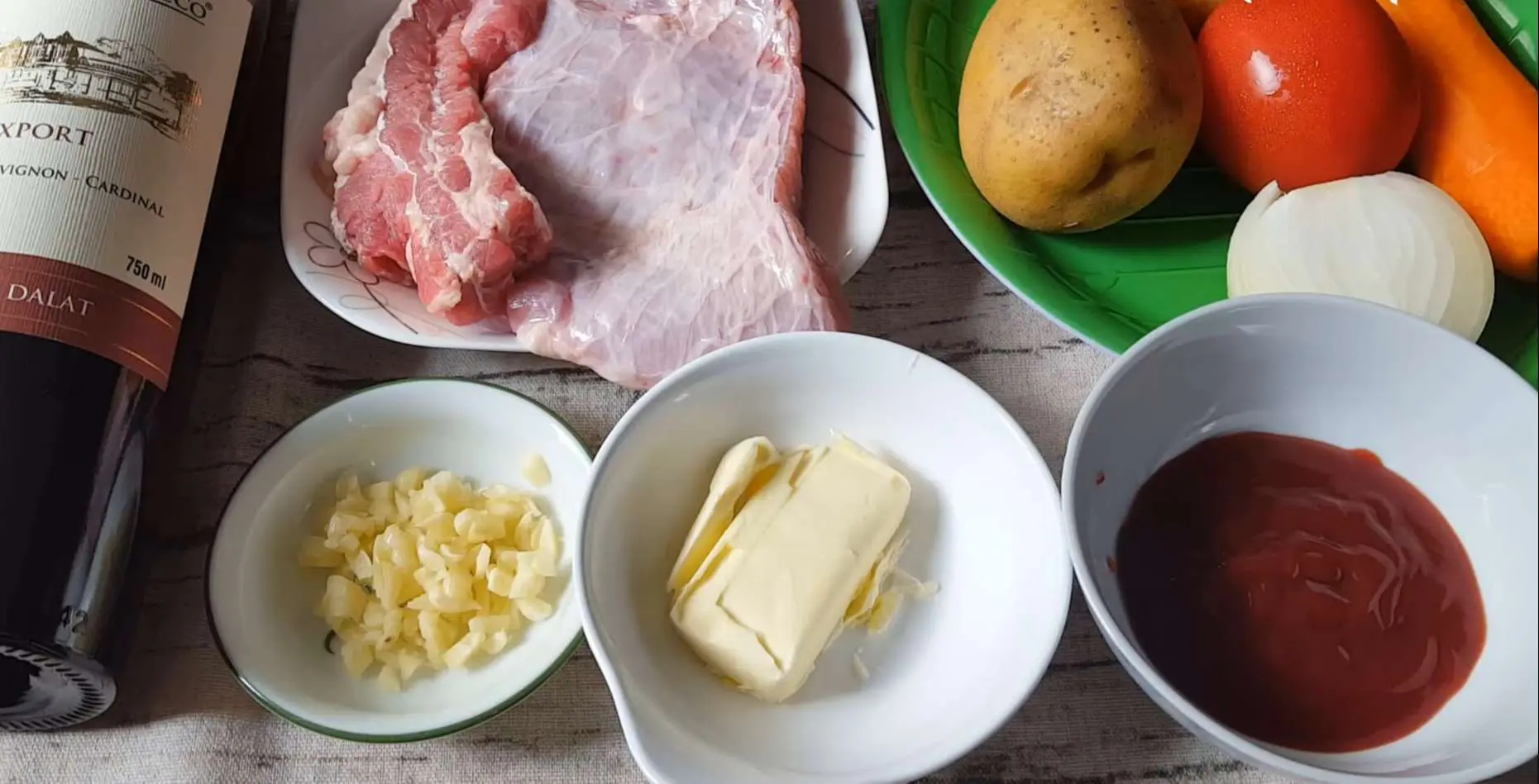 Nguyên liệu làm bò xốt vang với gấc