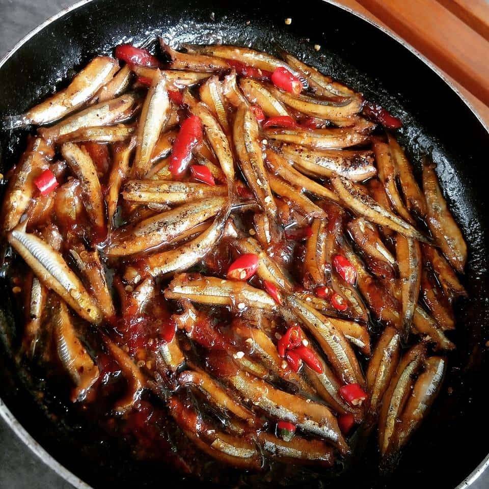 Cá cơm kho tiêu thơm lừng
