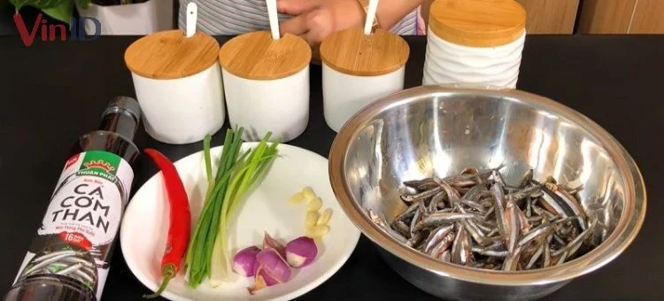 Nguyên liệu món cá cơm kho tiêu