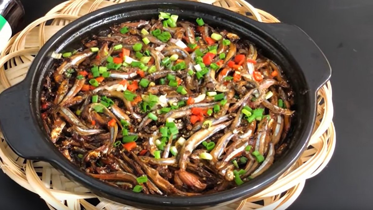 Cá cơm kho tiêu thơm ngon đậm vị hao cơm
