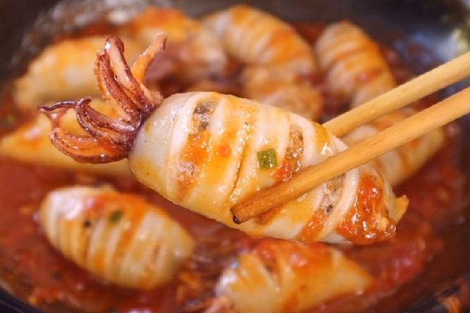 Mực nhồi thịt xốt cà chua