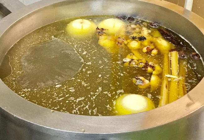 Kết hợp đúng rau củ, gia vị với từng loại nước lèo