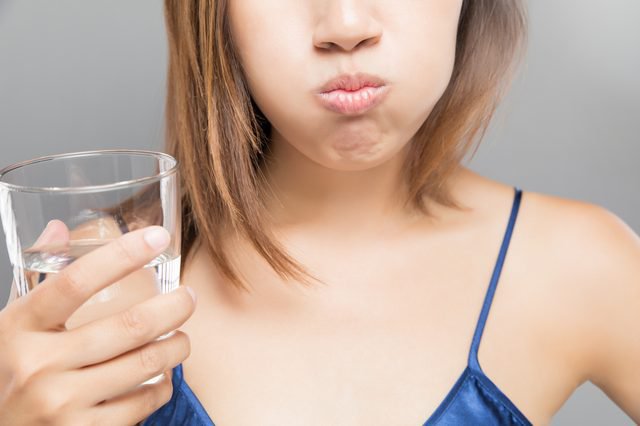 Súc miệng bằng nước muối
