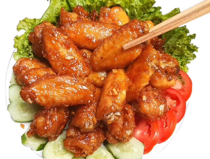 Cánh gà chiên nước mắm được trình bày hấp dẫn