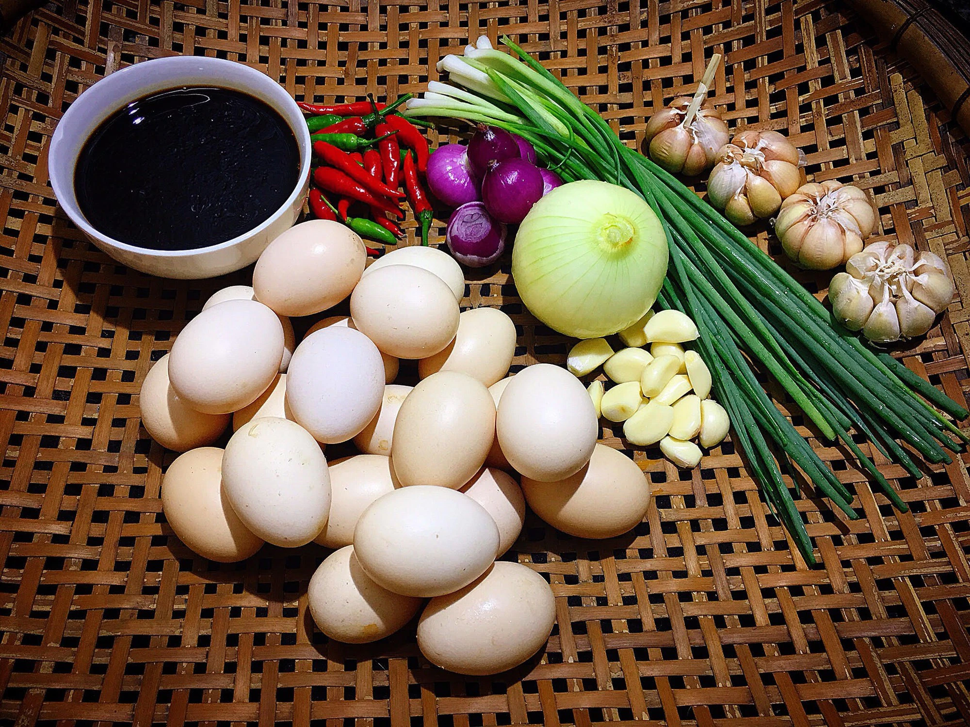 Nguyên liệu chuẩn bị làm trứng ngâm tương
